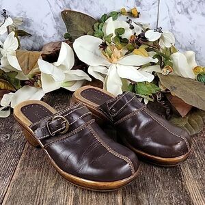 Bass nature wood clogs Size 6.5